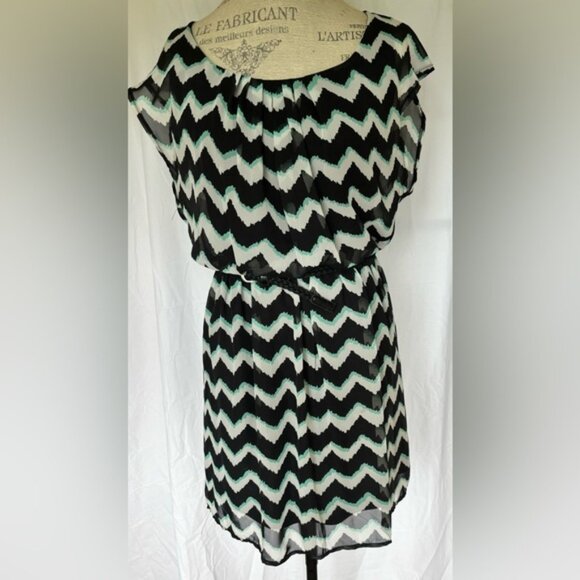 Love Reign Womens Belted Mini Dress in Black/Teal Chevron Sz M - Picture 1 of 5